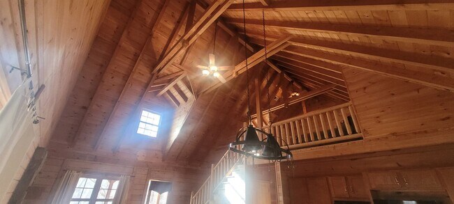 Building Photo - 2 Bedroom / 1 Bath Fully Furnished Cabin on 2 plus acres all utilities included - Surgoinsville TN
