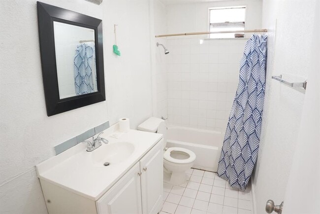 Building Photo - 1302 Begonia Terrace