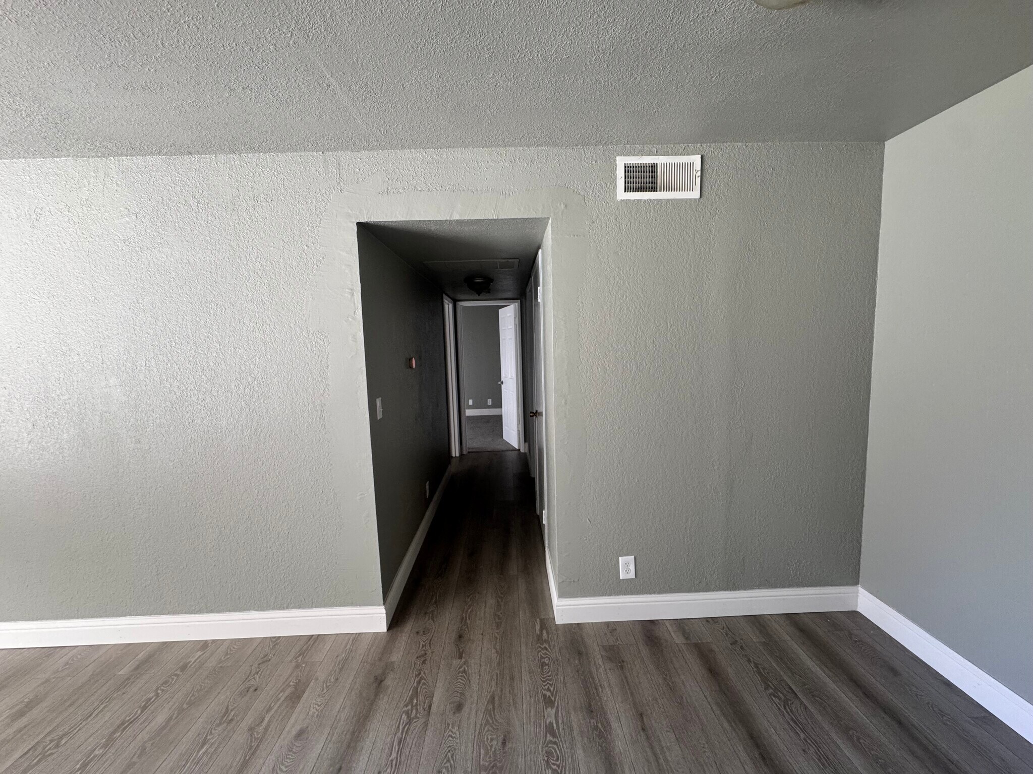 Building Photo - 6724 Plymouth Rd