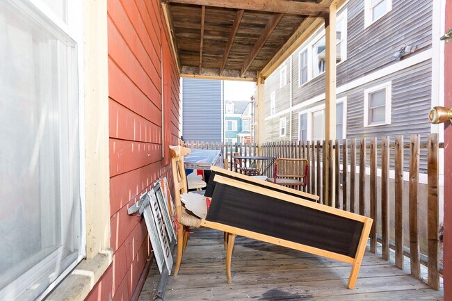 Building Photo - 3 Bed / 1 Bath on Hillside St | Mission Hill | 9/1