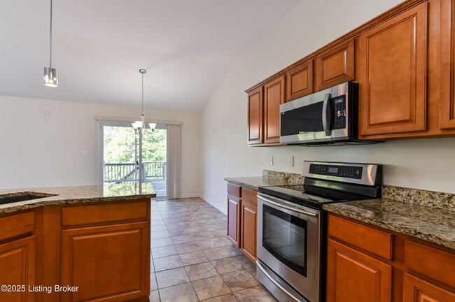 Building Photo - 220 Rockcrest Way