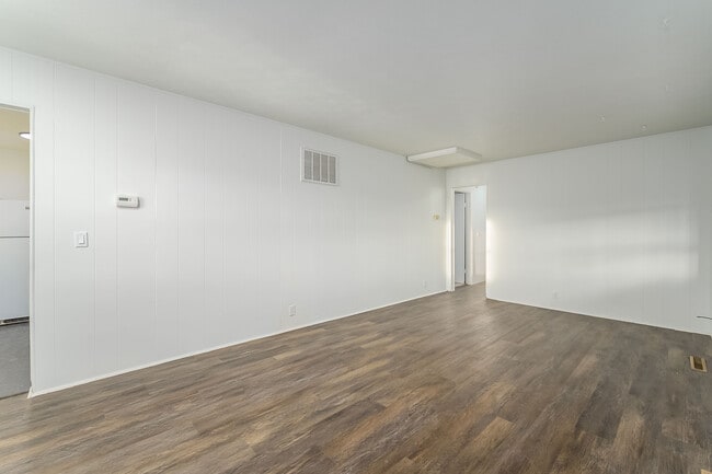 Building Photo - 1036 East 61st St N