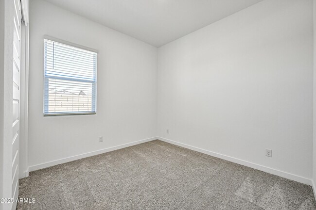 Building Photo - 14913 W Cottontail Ln