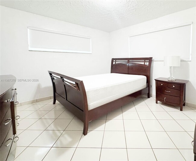 Building Photo - 1911 N 44th Ave