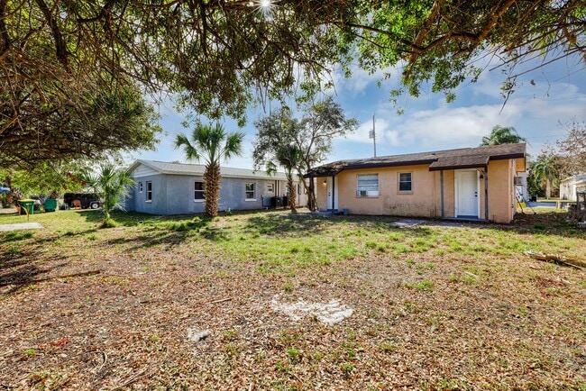 Building Photo - Charming Updated 1-Bedroom Home with Modern Kitchen & Cozy Front Patio