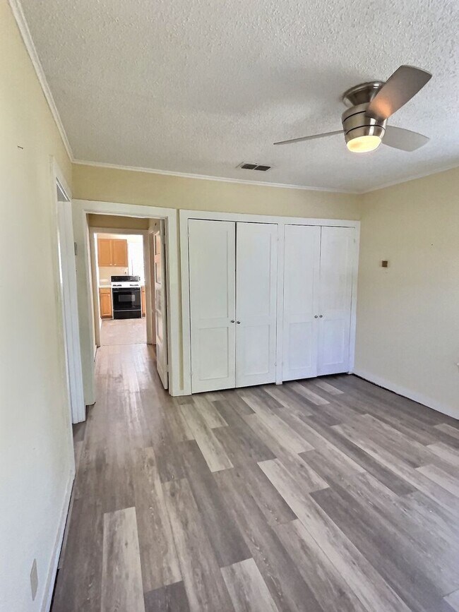 Building Photo - Cozy Cottage in Prime Downtown Ocean Springs Location!