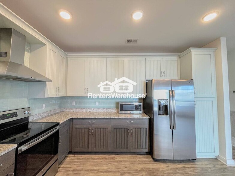 Building Photo - 7922 Shore Dr