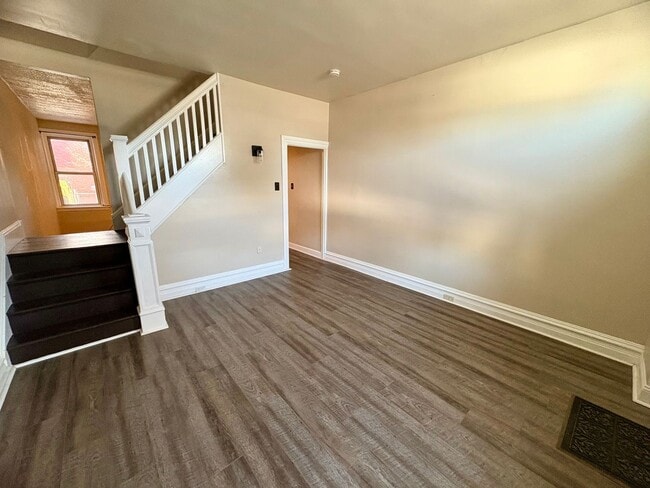 Building Photo - 3 Bedroom 1 Bathroom in Harrisburg!