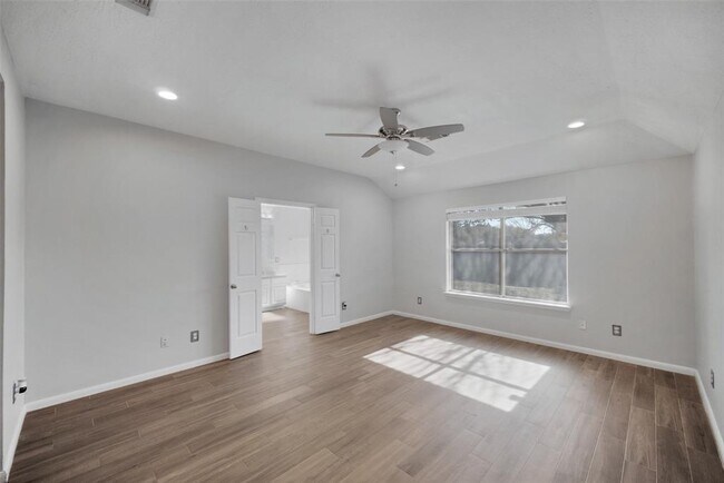 Building Photo - 14911 Englebrook Dr