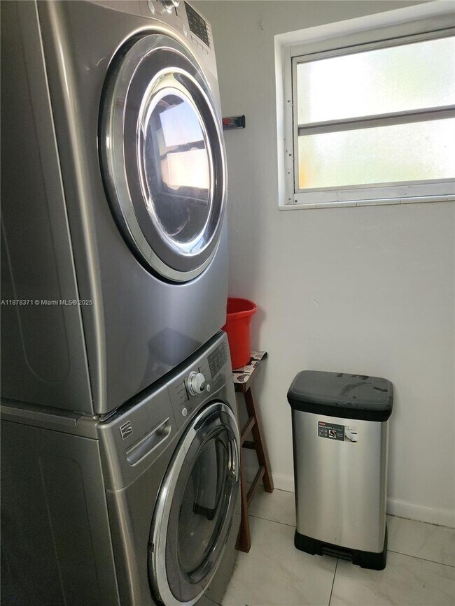 Building Photo - 8401 SW 107th Ave