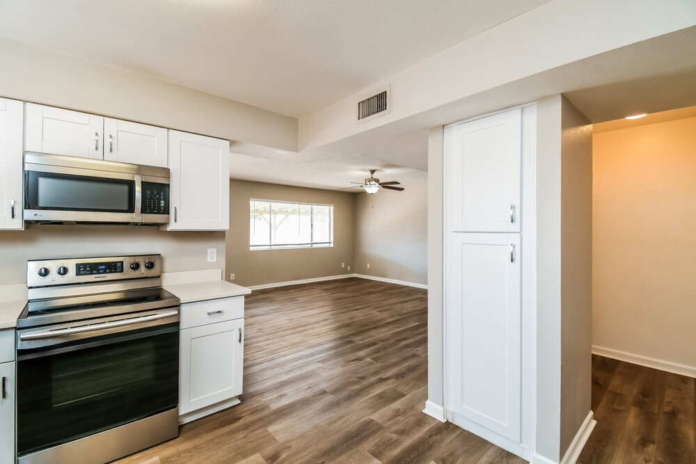 Building Photo - 664 S Robin Ln