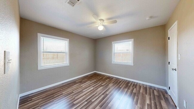 Building Photo - 3 bed 2 bath home with a carport in backyard