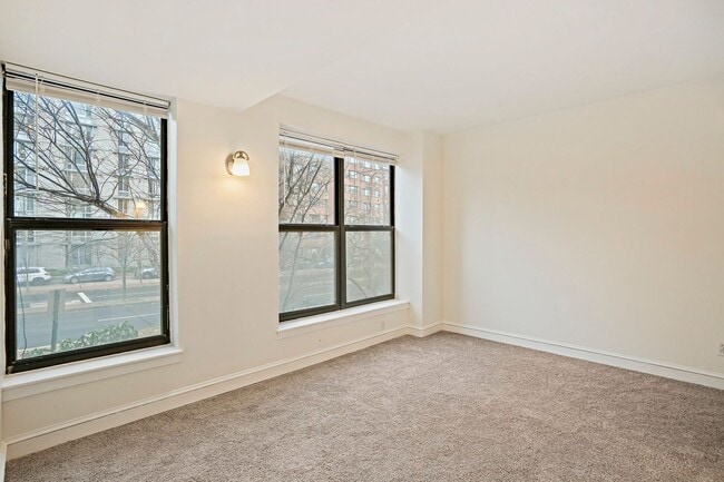 Building Photo - Beautiful One Bedroom in the Heart of Foggy Bottom| Water and Gas Included!