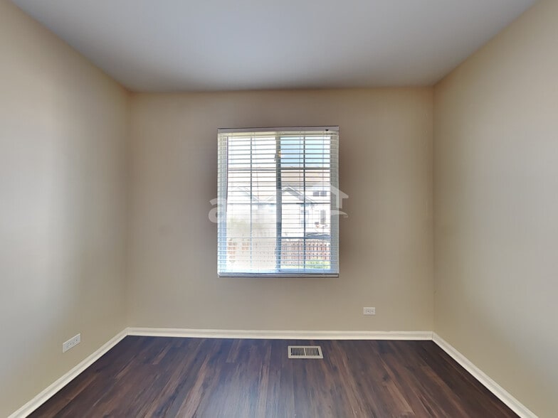 Building Photo - 953 Mesa Dr