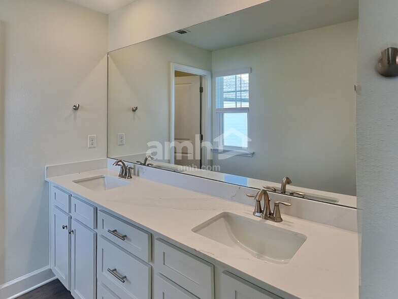 Building Photo - 2587 Spring Moss Ct