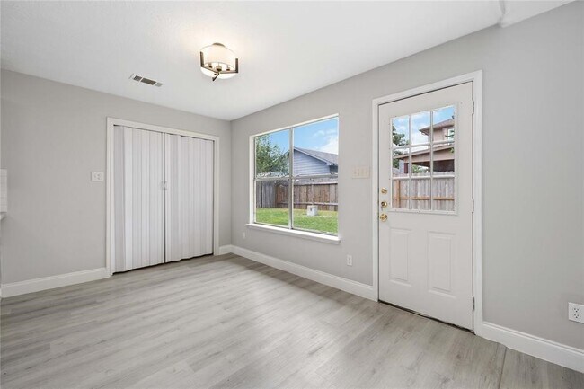 Building Photo - 6647 Amberfield Ln