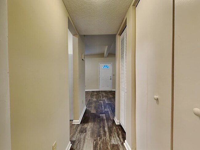 Building Photo - 7593 Sharbeth Dr S