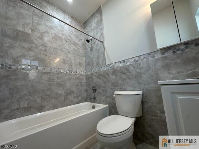 Building Photo - 476 Meade St