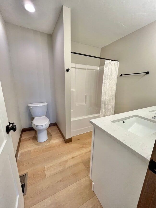 Building Photo - Stunning Recently Constructed 4 Bed/2.5 Bath Twinhome!