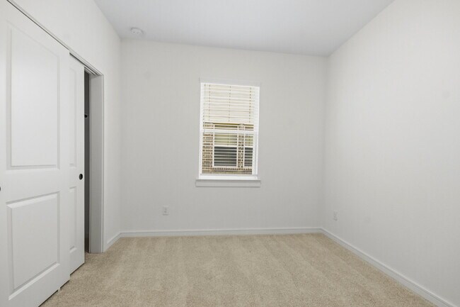 Building Photo - 8427 Bay Rdg Cir