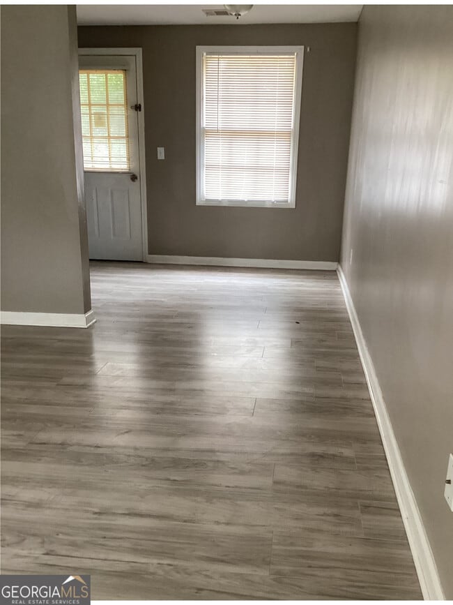 Building Photo - 545 Spring St