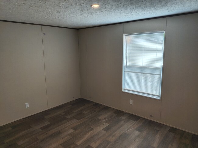 Building Photo - 117 Erie Dr