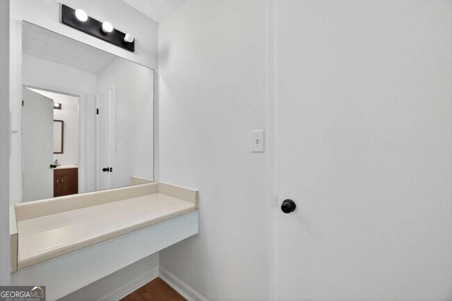 Building Photo - 6898 Babbling Brook Dr