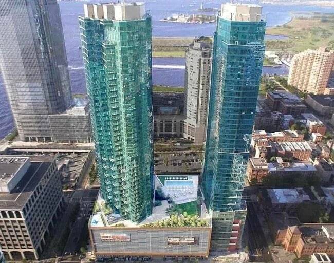 Building Photo - 77 Hudson St