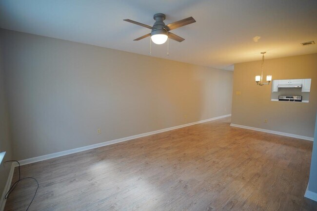 Building Photo - 2414 Manzanita Ct