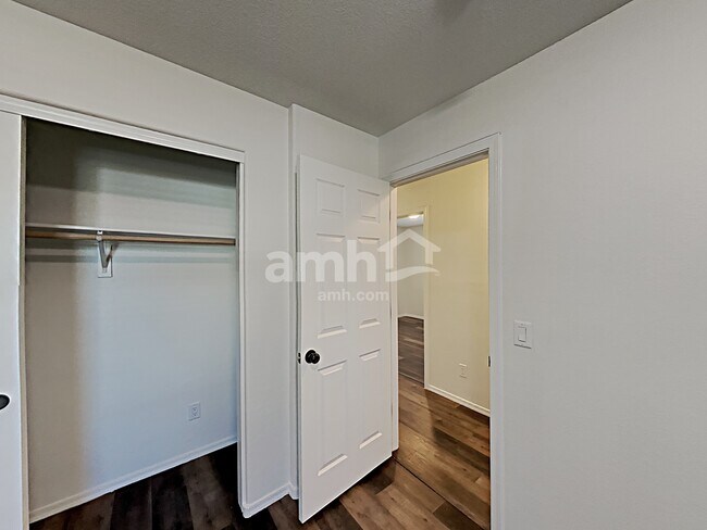 Building Photo - 3025 W Horsham Dr