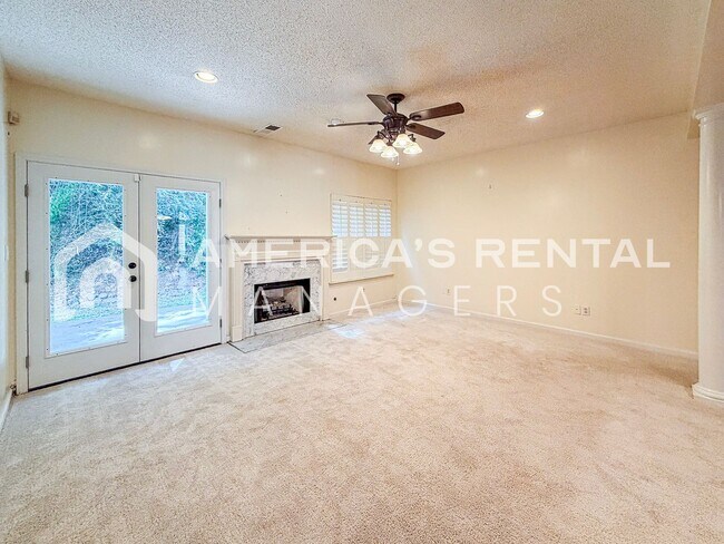 Building Photo - 1713 Savannah Park Ln