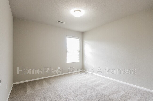 Building Photo - 219 E Anabranch Ct