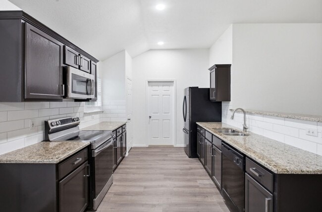 Building Photo - Beautiful 3BD Home on Corner Lot with Fenced Yard & 2-Car Garage in Sonterra