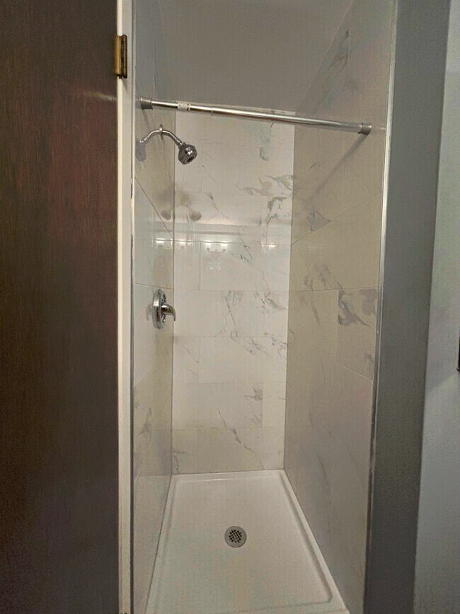 Building Photo - 175 N Waters Edge Dr