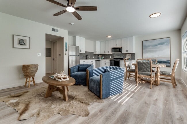 Interior Photo - Lakewood Gardens