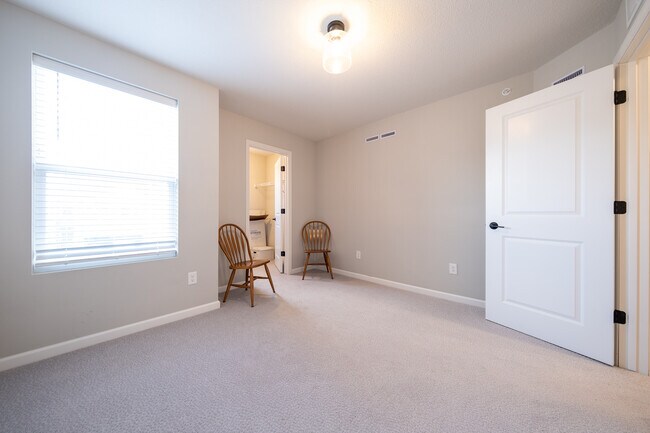 Building Photo - 17904 Giants Wy