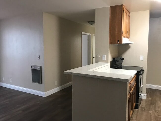 Building Photo - Make This Condo A Place You Can Call Home!!