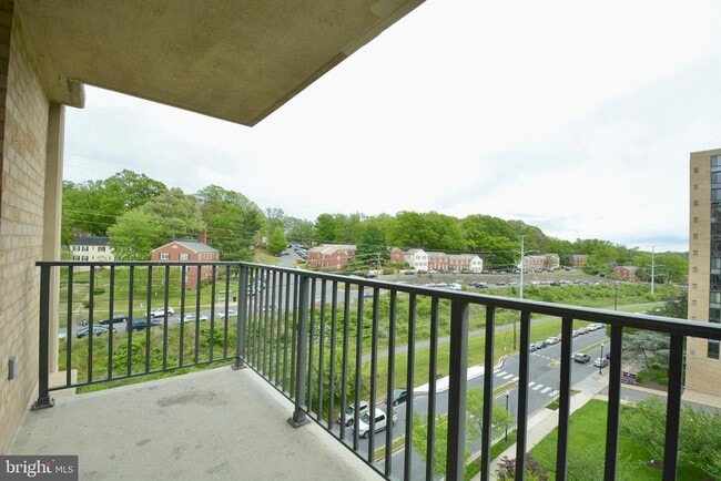 Building Photo - 4600 S Four Mile Run Dr