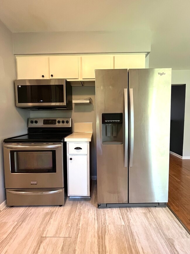 Building Photo - 275 Oak St