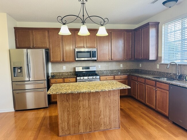 Building Photo - 1150 Brookhill Way