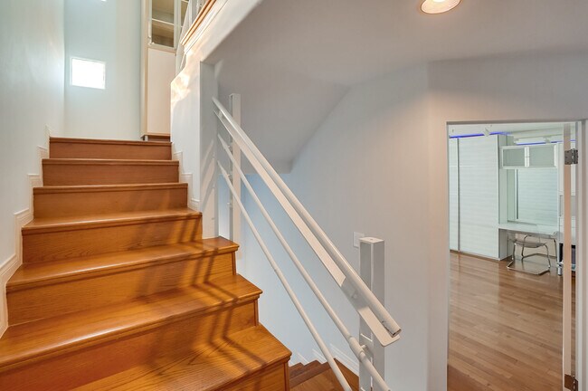 Building Photo - 1128 22nd St