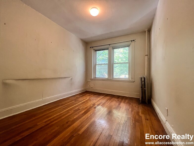 Building Photo - 15 Egremont Rd