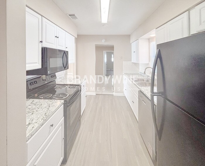 Building Photo - 1608 Robin Ln