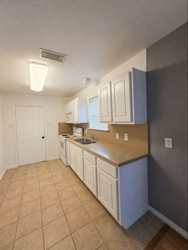 Building Photo - 3367 Angel Ln