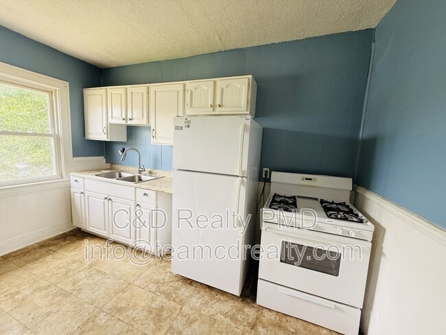 Building Photo - 4684 E 88th St