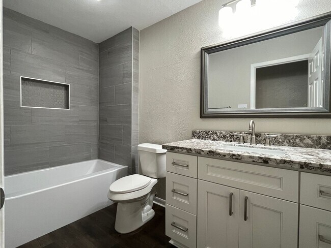 Building Photo - Remodeled 3 Bedroom 2 Bath Home
