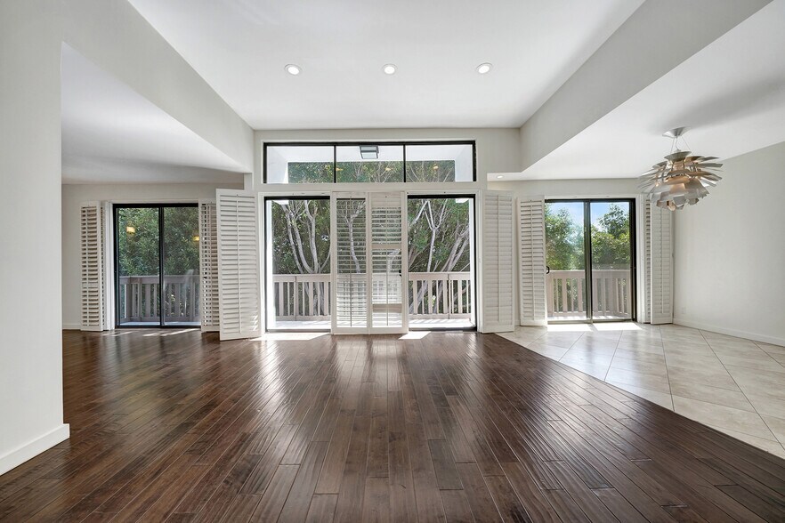 Building Photo - 8871 Burton Way