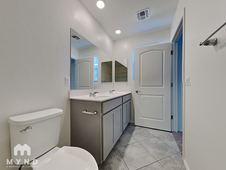 Building Photo - 7829 S New Strike Way