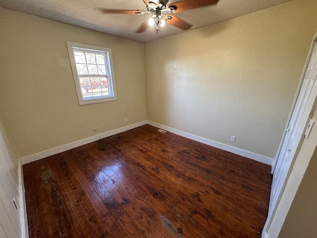 Building Photo - West Iredell Area - 4BR / 3BA + Carport