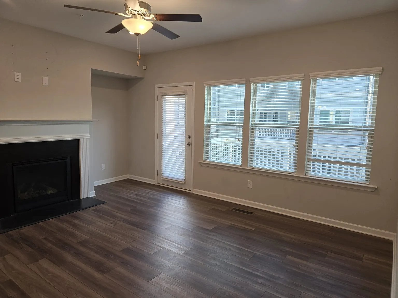 Building Photo - 256 Commons Ave